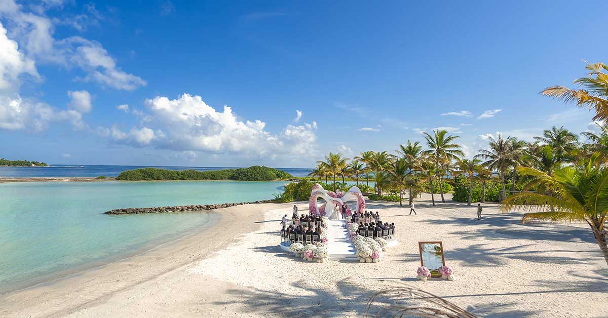 Best time to get married on a beach in Europe – calendar of ideal months by destination