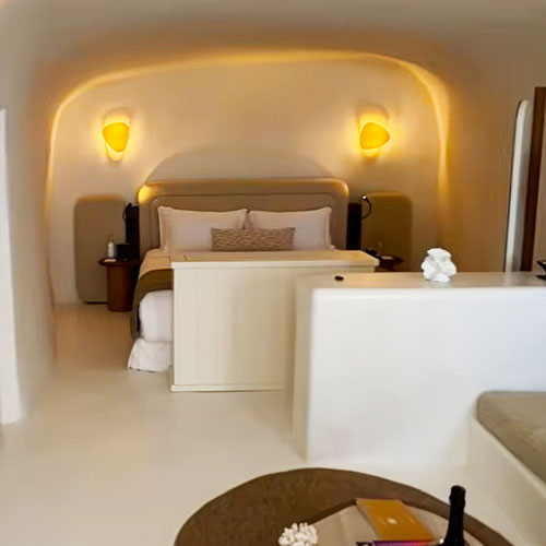 Best Luxury Hotels in Santorini