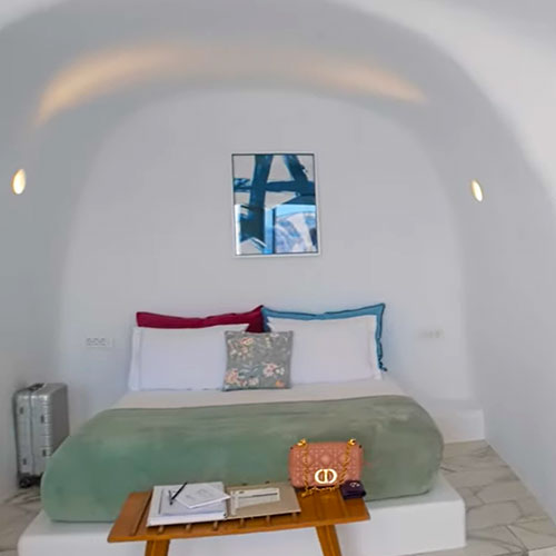 Best Luxury Hotels in Santorini