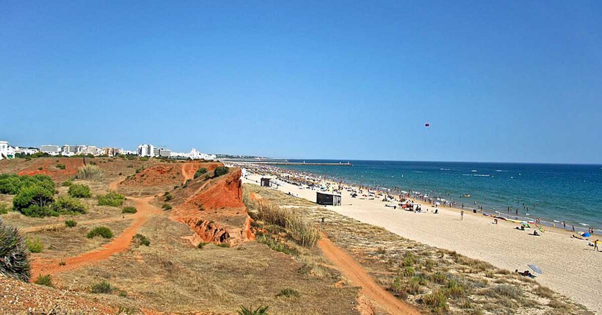 Hidden beaches in Portugal - Rocha Baixinha Beach