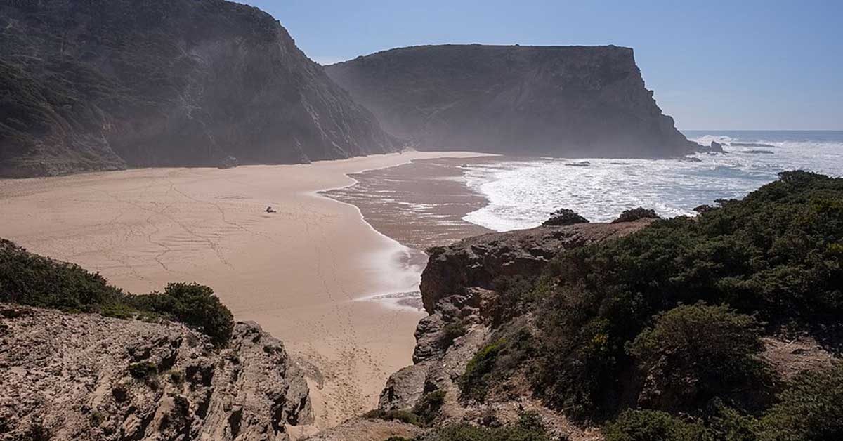 Hidden beaches in Portugal - Murração Beach
