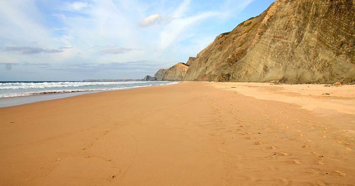 Hidden beaches in Portugal - Barriga Beach