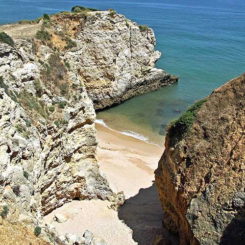 Hidden beaches in Portugal - Cova Redonda Beach