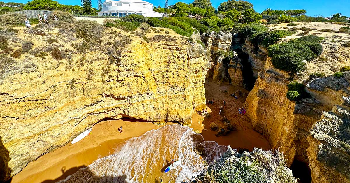 Praia do Ninho de Andorinha, between cliffs, Albufeira