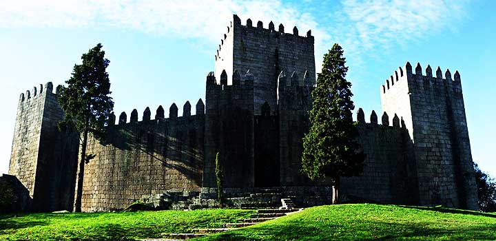 Castelo de Guimarães, monumentos históricos em Portugal