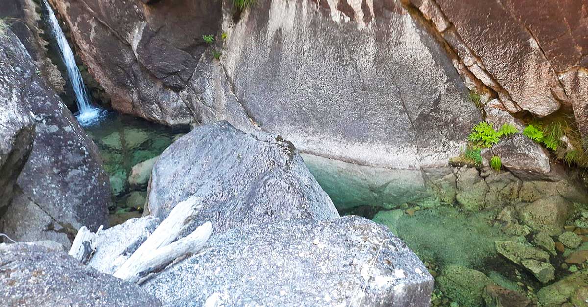 Poço Azul, piscina natural de águas cristalinas no Gerês