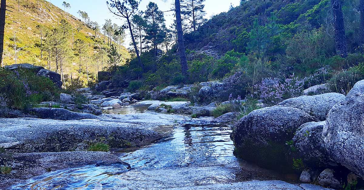 Miradouro das Rocas, acesso ao Poço Azul