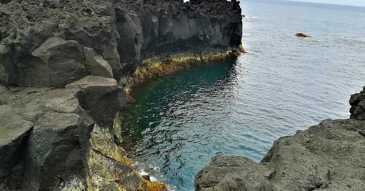 Ponta da Ferraria, piscina natural de água quente nos Açores