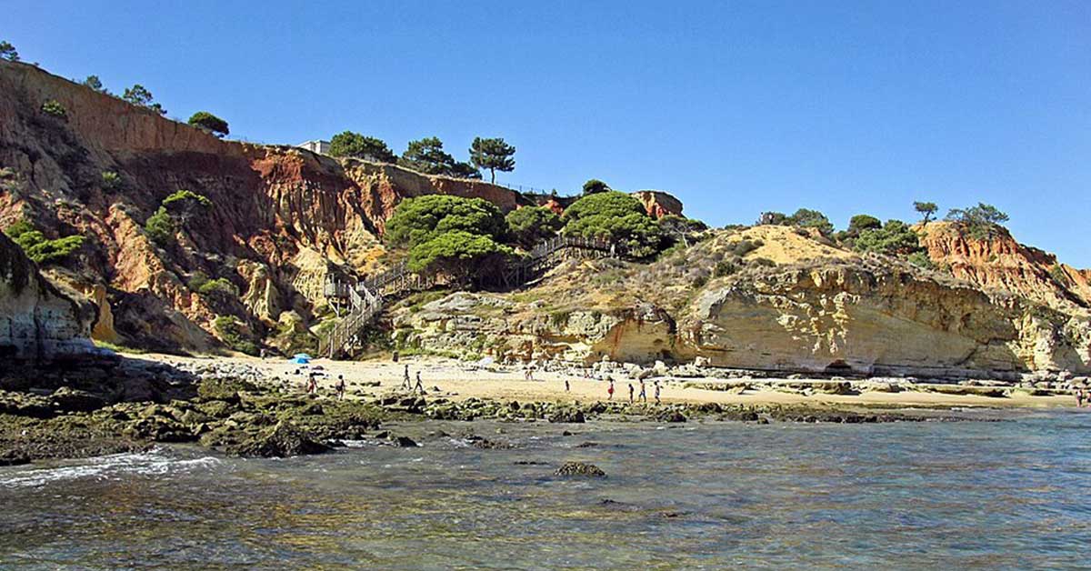 Praias escondidas em Portugal - Praia do Barranco das Belharucas