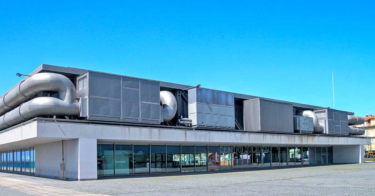 Praça da Liberdade arquitetura moderna Viana do Castelo